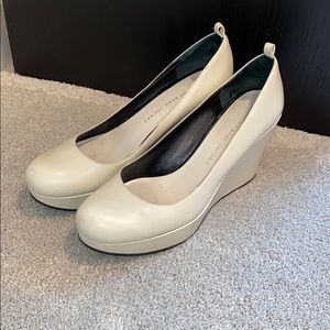 Marc by Marc Jacobs Cream Round Toe Wedges 38/7.5